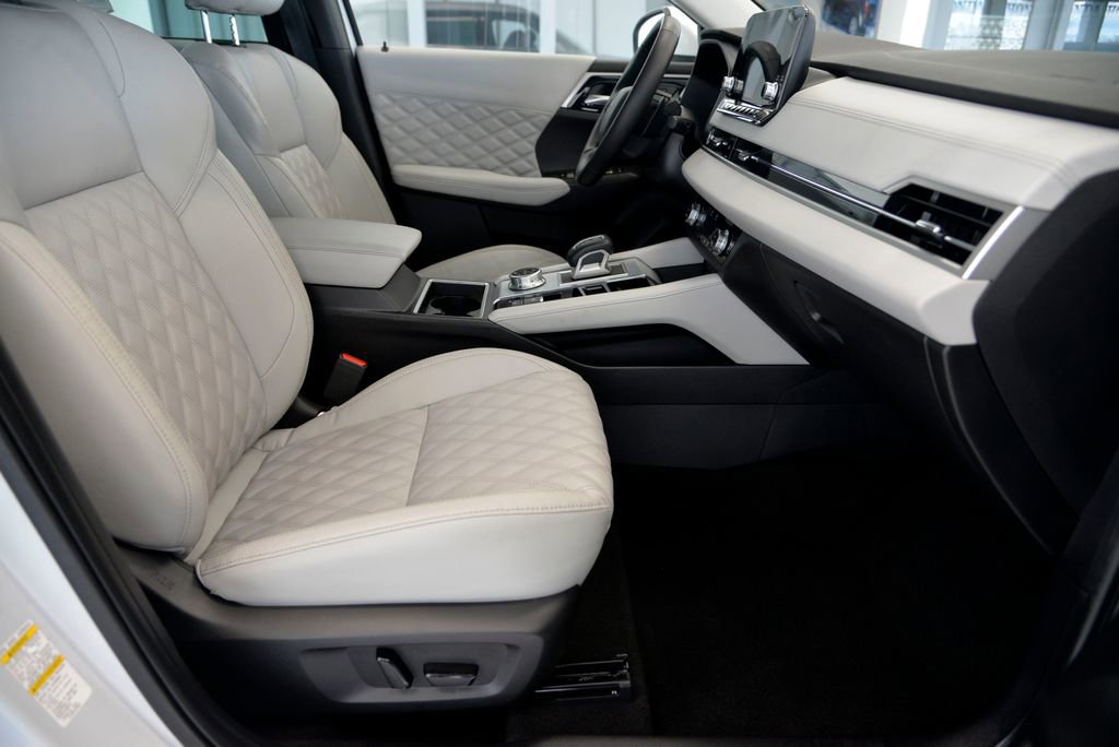 Used 2023 Mitsubishi Outlander SEL image 30