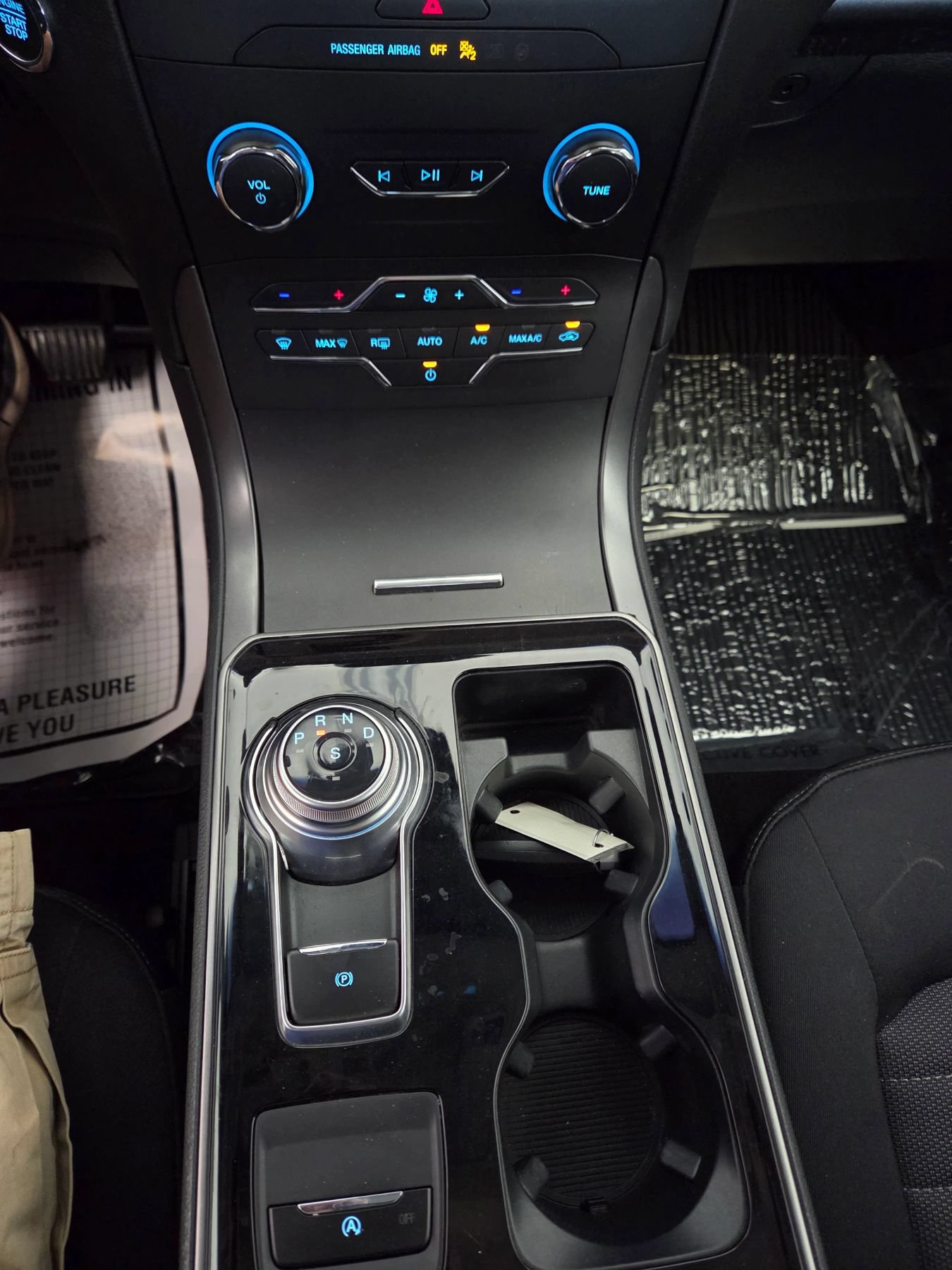 Used 2020 Ford Edge SE FWD image 10