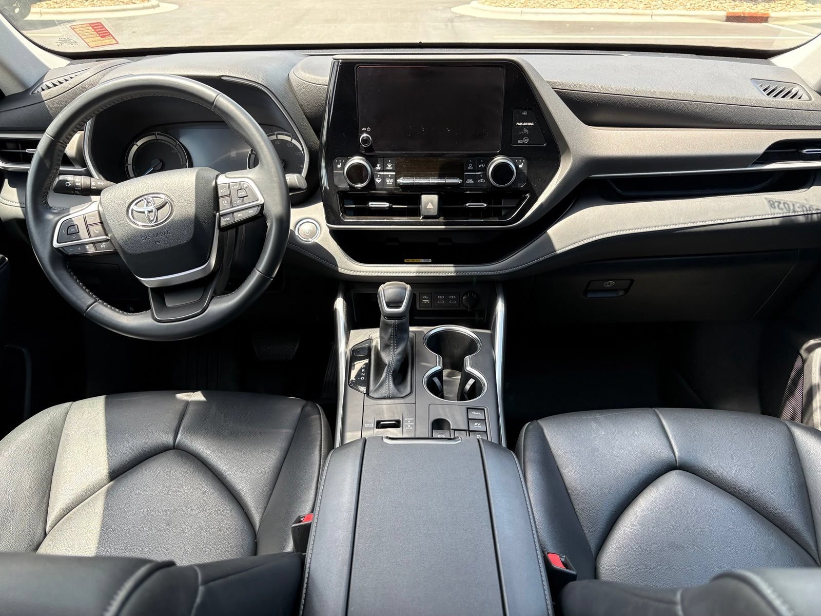 Used 2023 Toyota Highlander XLE AWD/4WD image 11