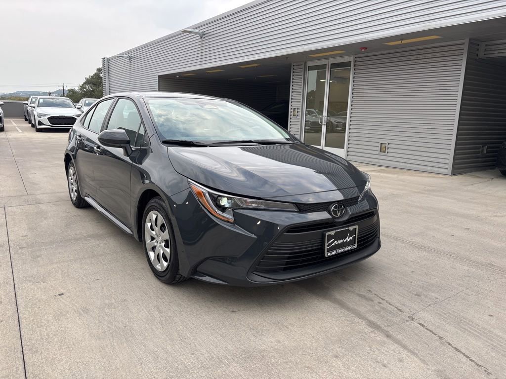 Used 2025 Toyota Corolla LE image 3