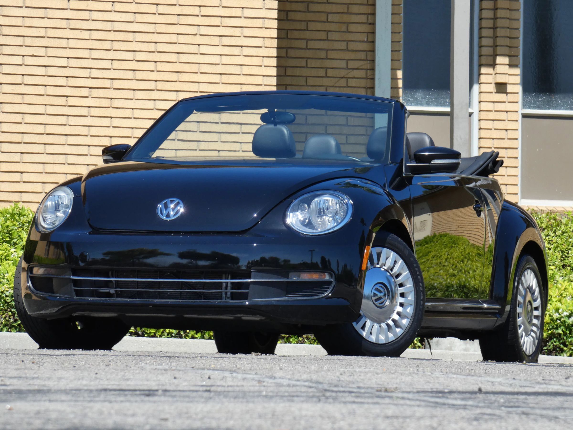 Used 2014 Volkswagen Beetle 2.5 image 2