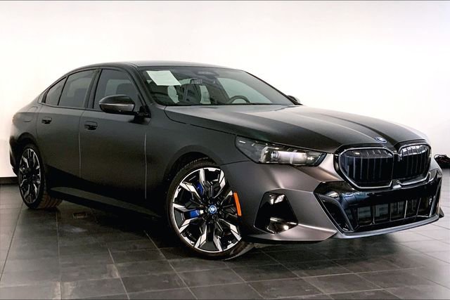 Used 2025 BMW 550e xDrive w/ Executive Package image 2