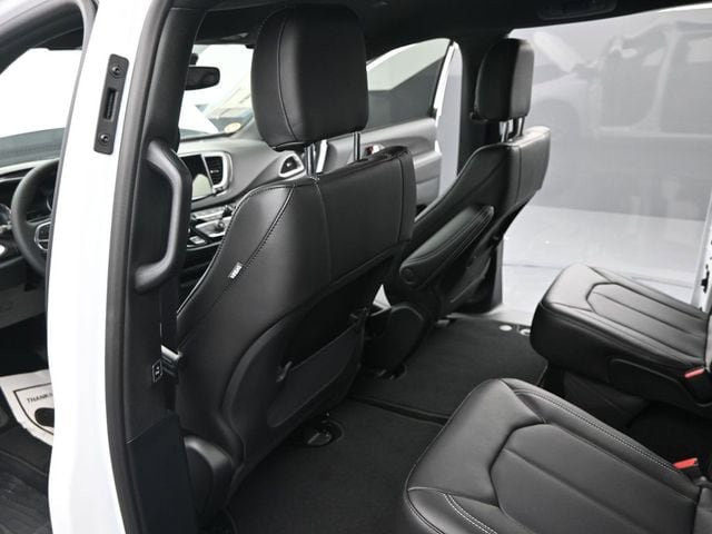 New 2025 Chrysler Voyager LX FWD image 18