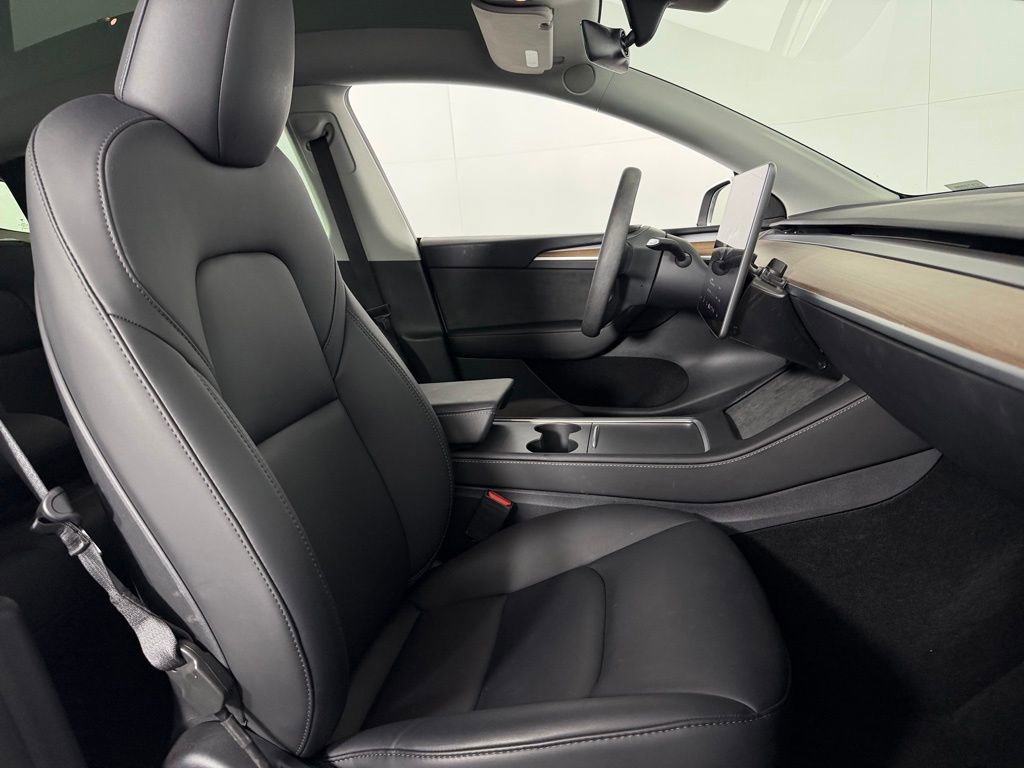 Used 2024 Tesla Model Y Long Range image 32
