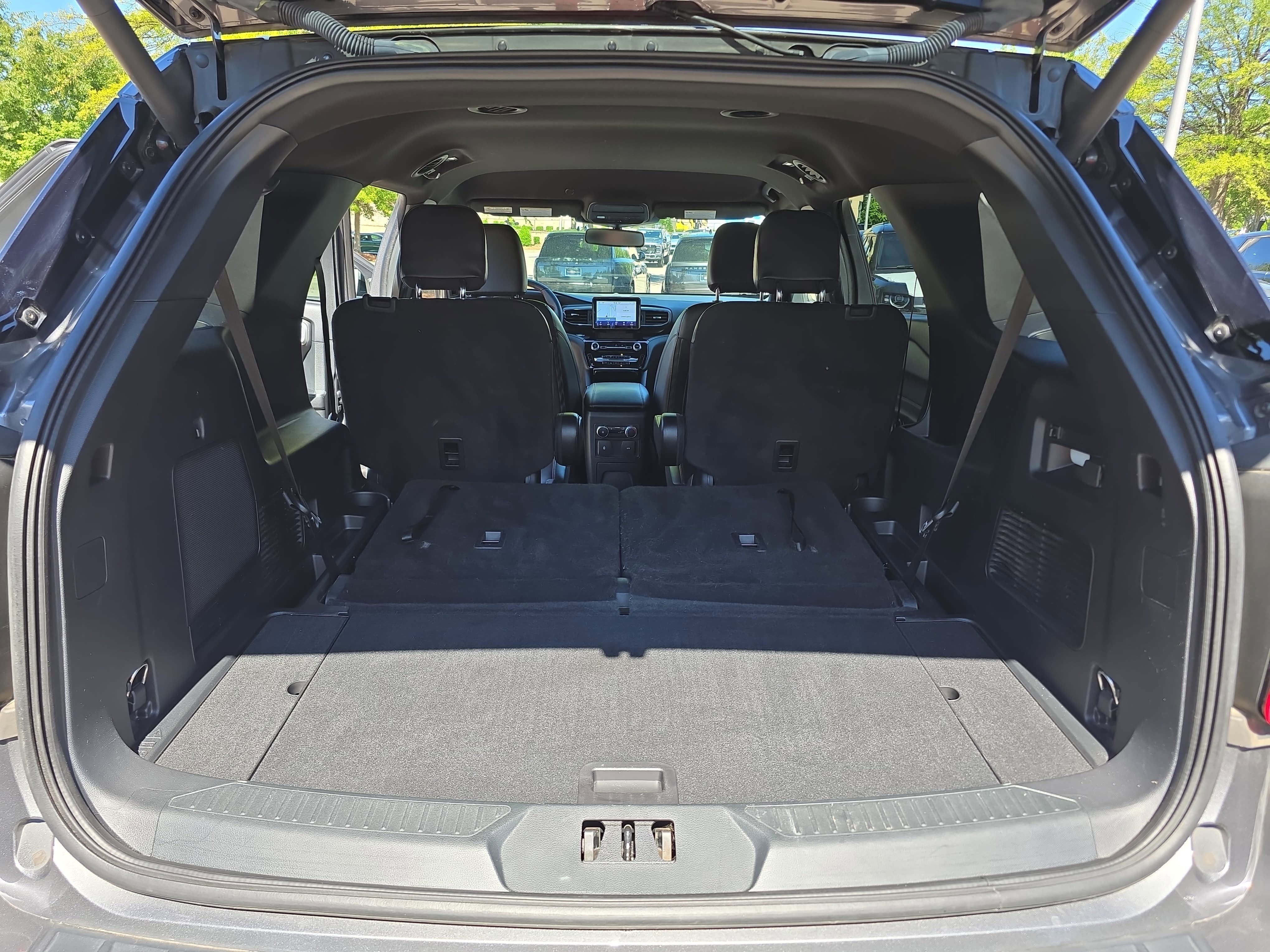 Used 2023 Ford Explorer ST-Line AWD/4WD image 13