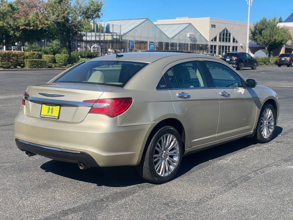 Used 2011 Chrysler 200 Limited FWD image 4
