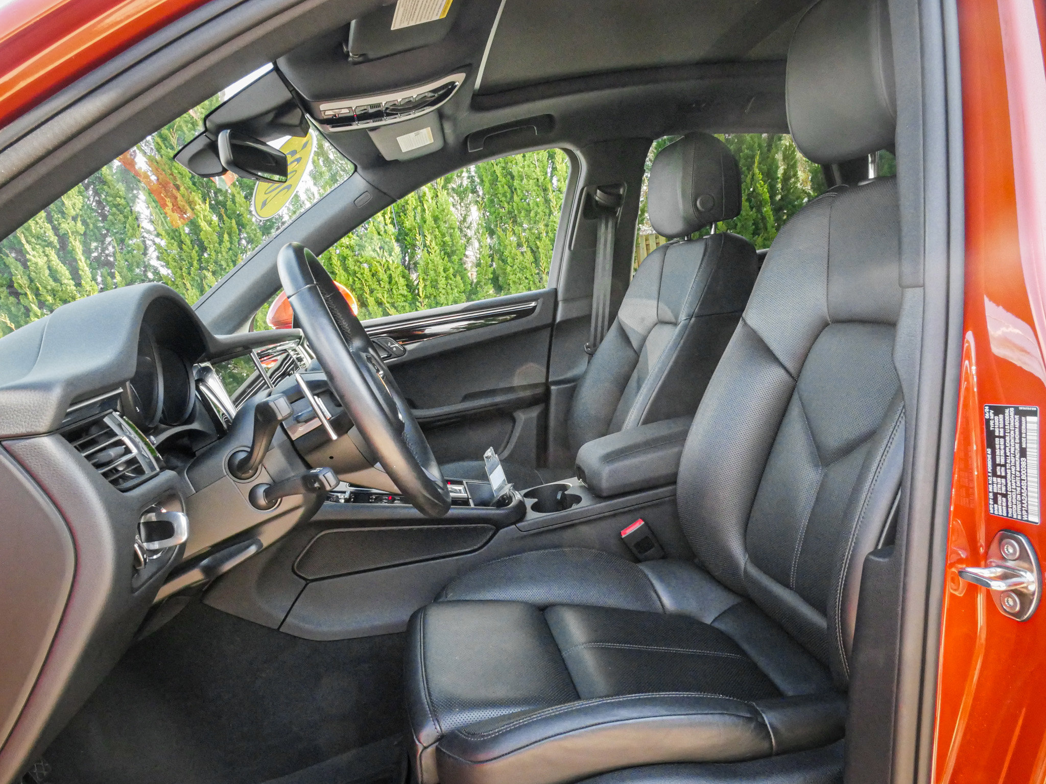 Used 2025 Porsche Macan AWD/4WD image 16