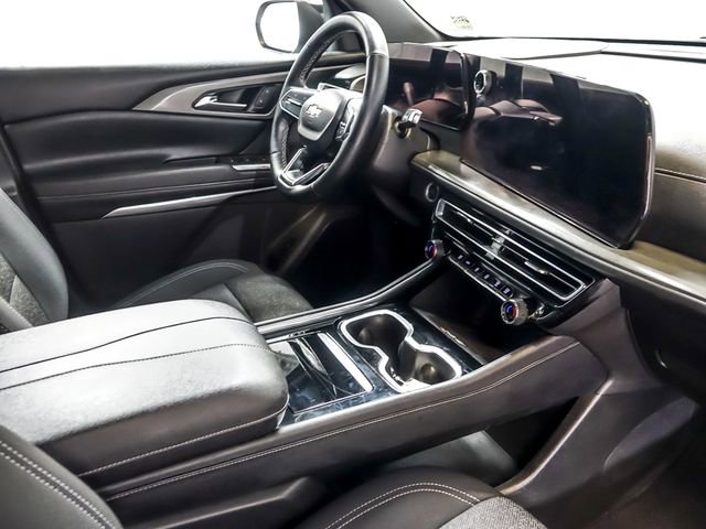 Used 2024 Chevrolet Traverse LT image 35