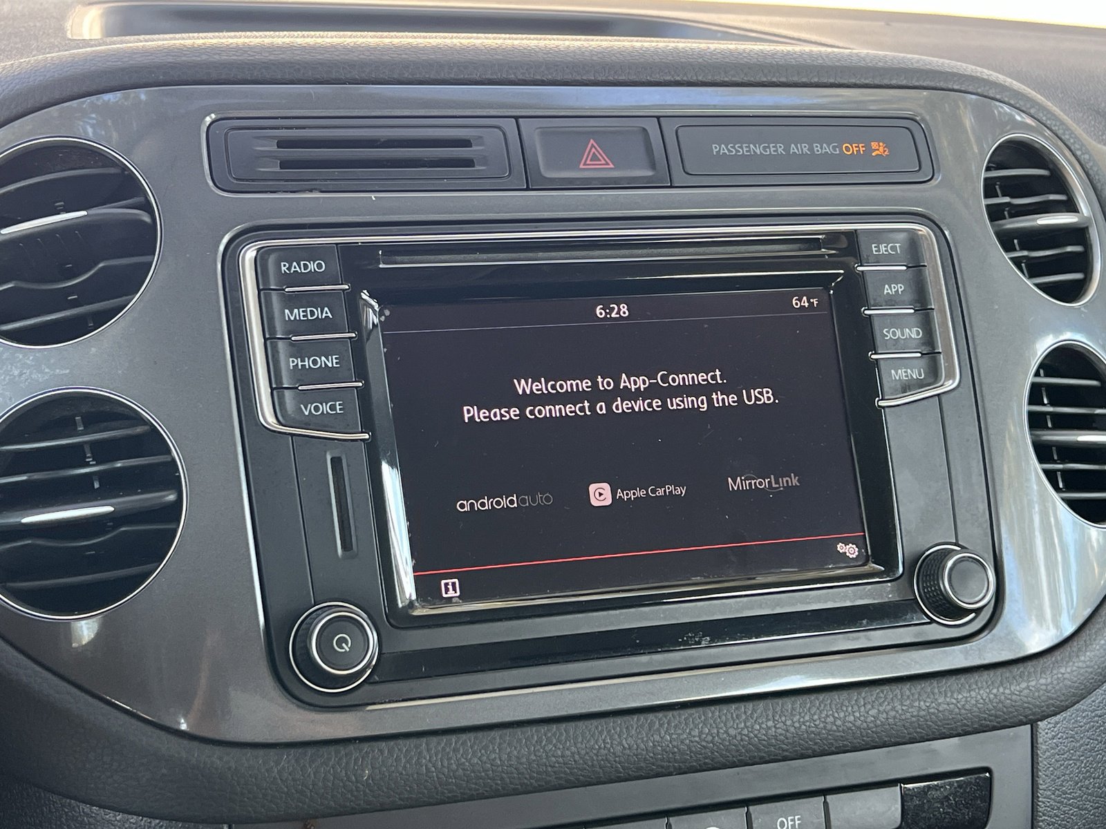 Used 2018 Volkswagen Tiguan Limited image 15