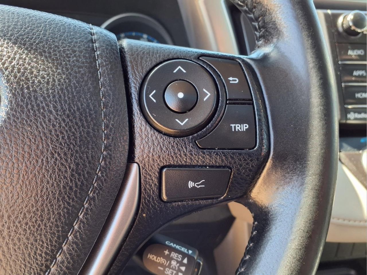 Used 2018 Toyota RAV4 XLE AWD/4WD image 25