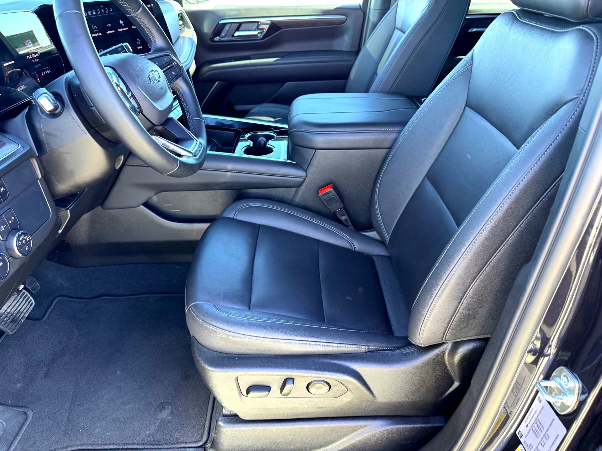 Used 2025 Chevrolet Tahoe Z71 image 14