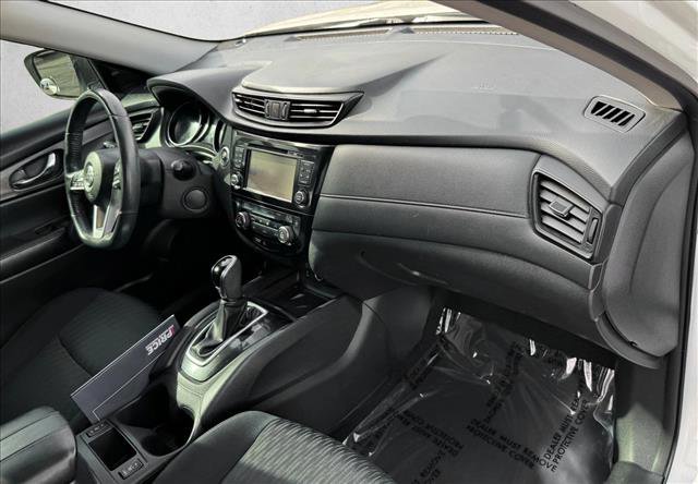 Used 2017 Nissan Rogue SV w/ SV Premium Package image 20