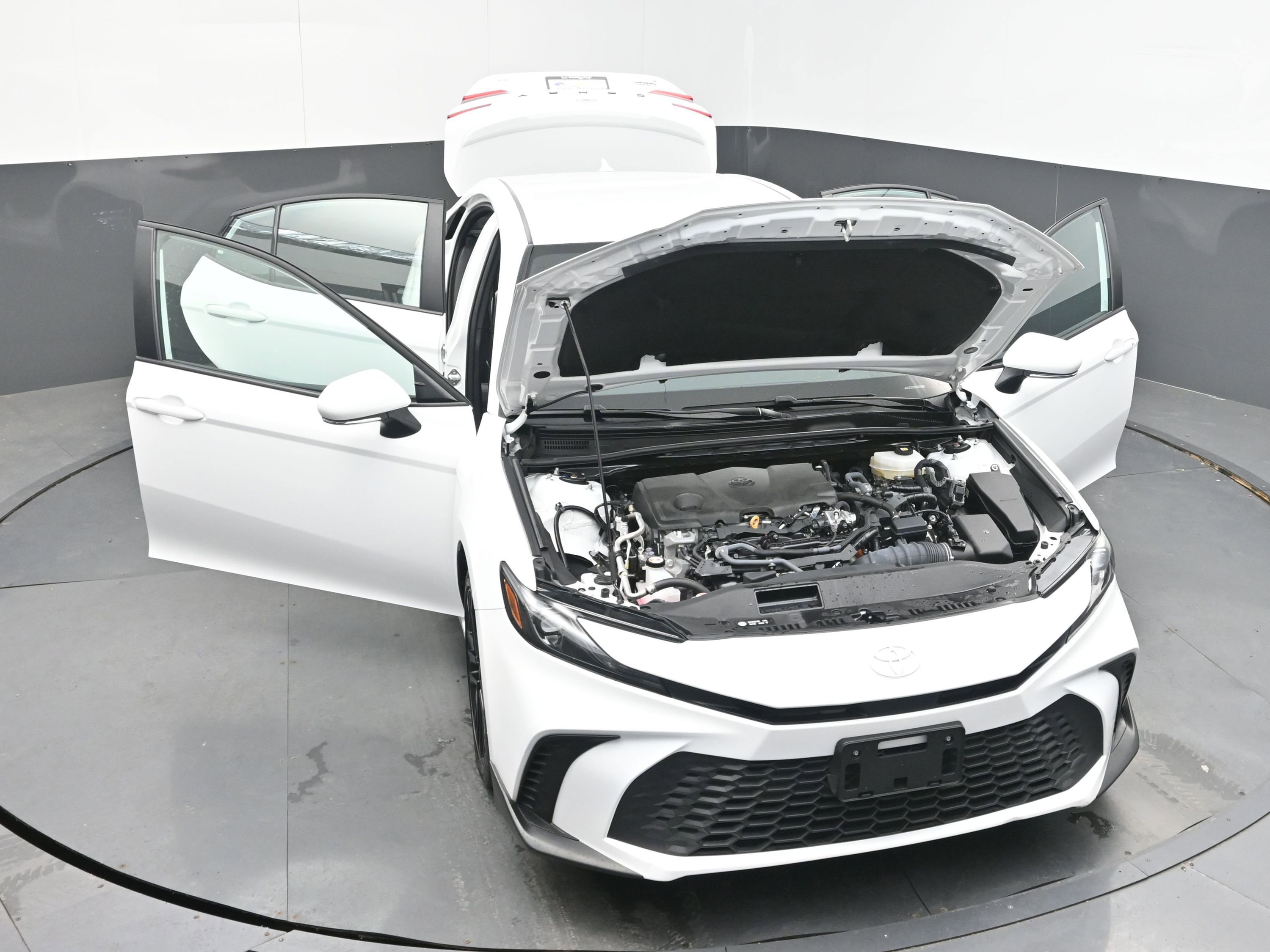 Used 2025 Toyota Camry SE FWD image 39