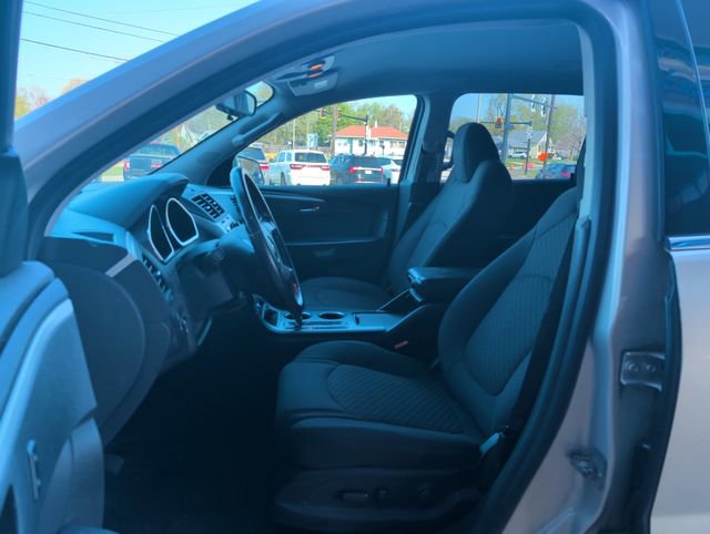 Used 2012 Chevrolet Traverse LT FWD image 12