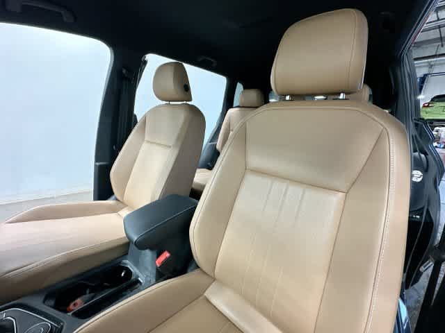 Used 2024 Volkswagen Tiguan SE AWD/4WD image 16