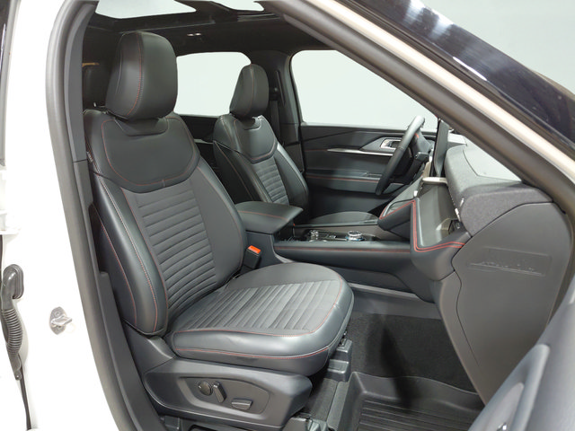 Used 2025 Ford Explorer ST-Line AWD/4WD image 13