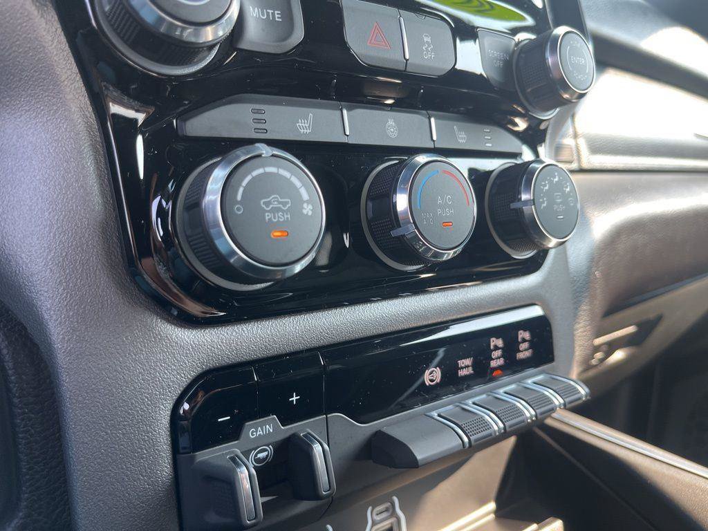 New 2025 RAM 2500 Big Horn AWD/4WD image 19