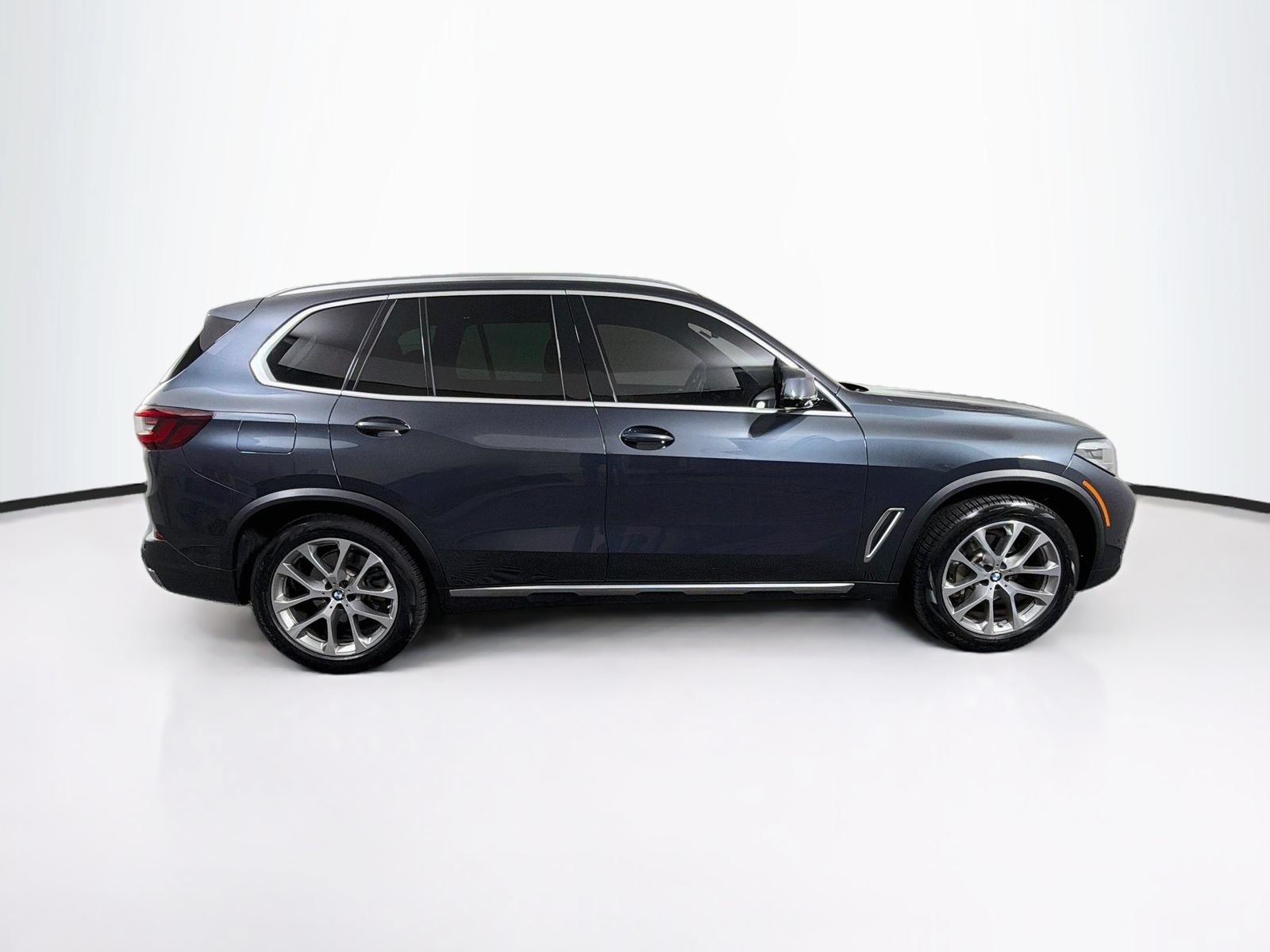 Used 2022 BMW X5 xDrive40i w/ Parking Assistance Package AWD/4WD image 8