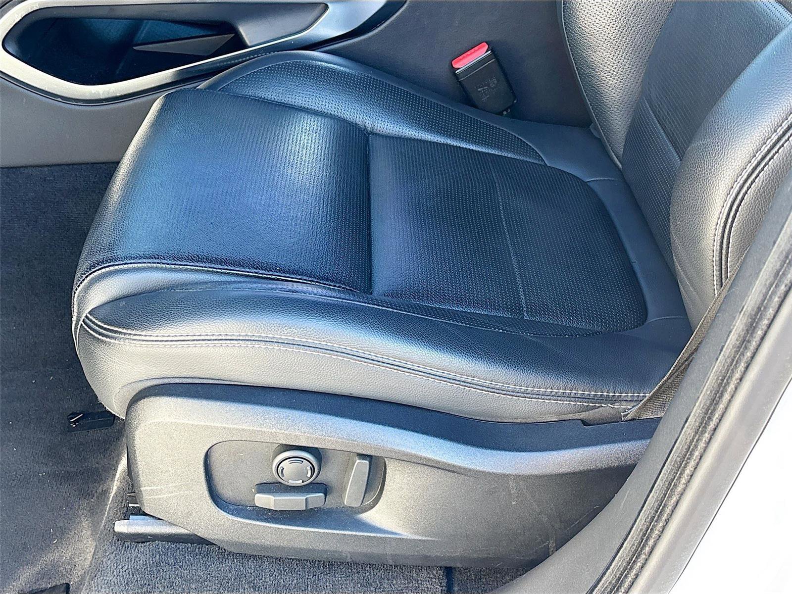 Used 2024 Jaguar F-PACE R-Dynamic S image 22