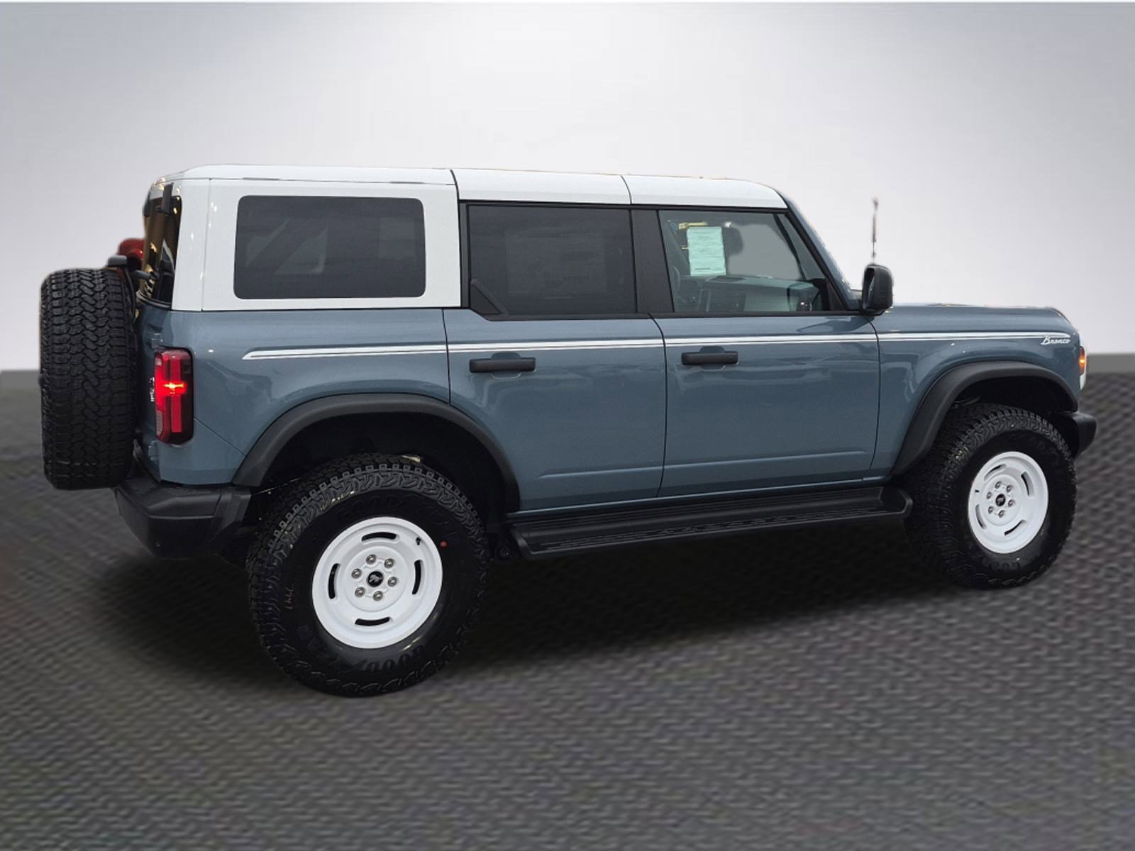 New 2025 Ford Bronco Heritage Edition image 4