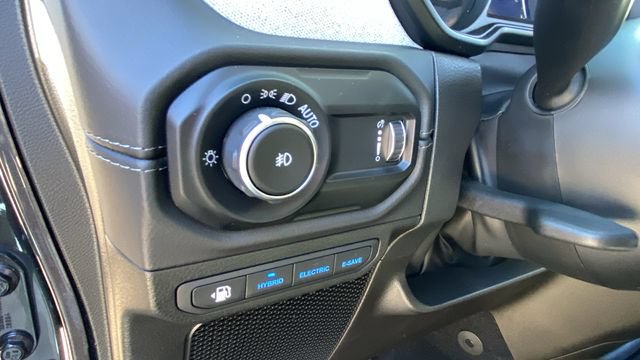 Used 2025 Jeep Wrangler Unlimited Sahara AWD/4WD image 18