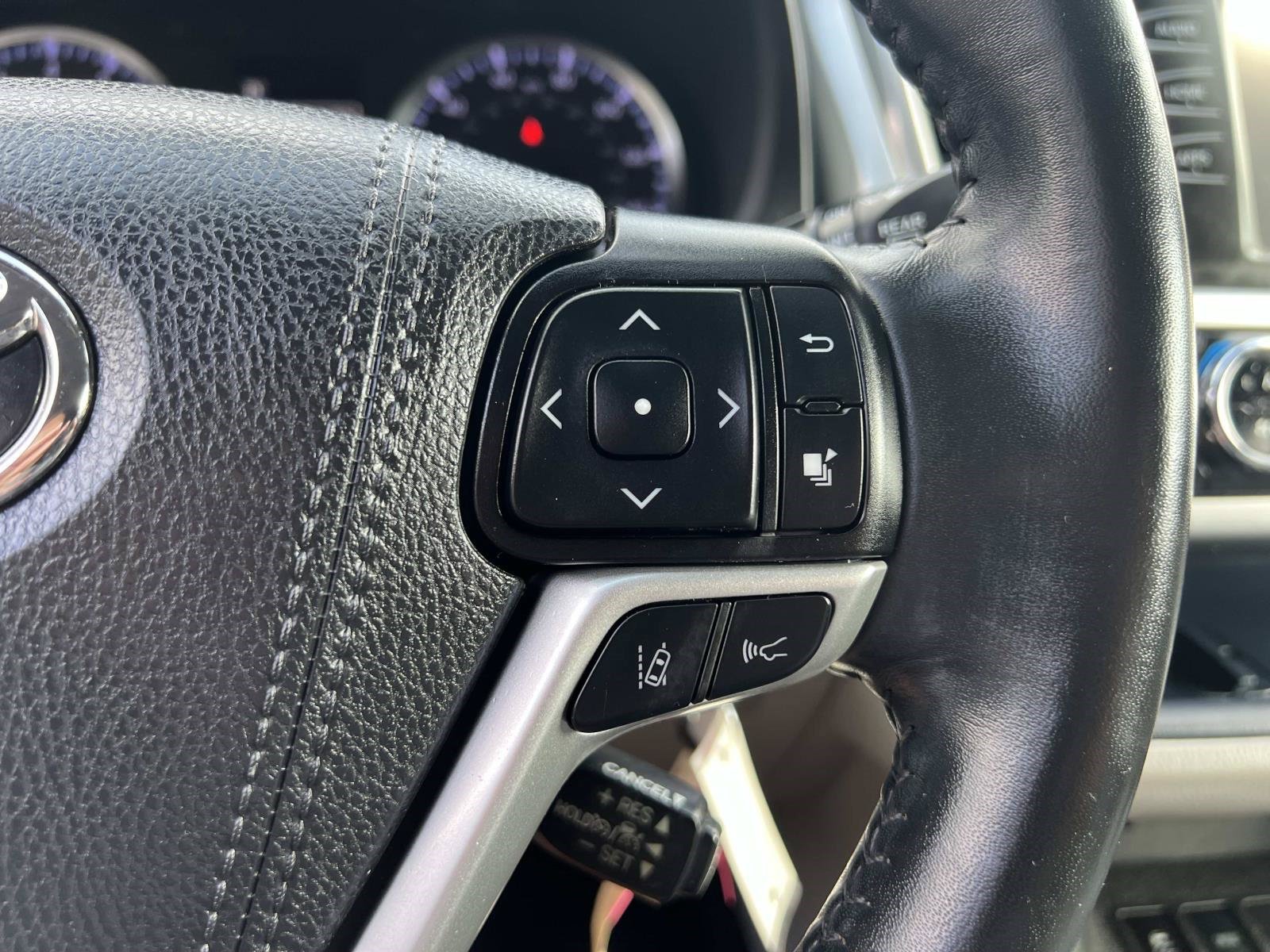 Used 2019 Toyota Highlander Plus FWD image 24