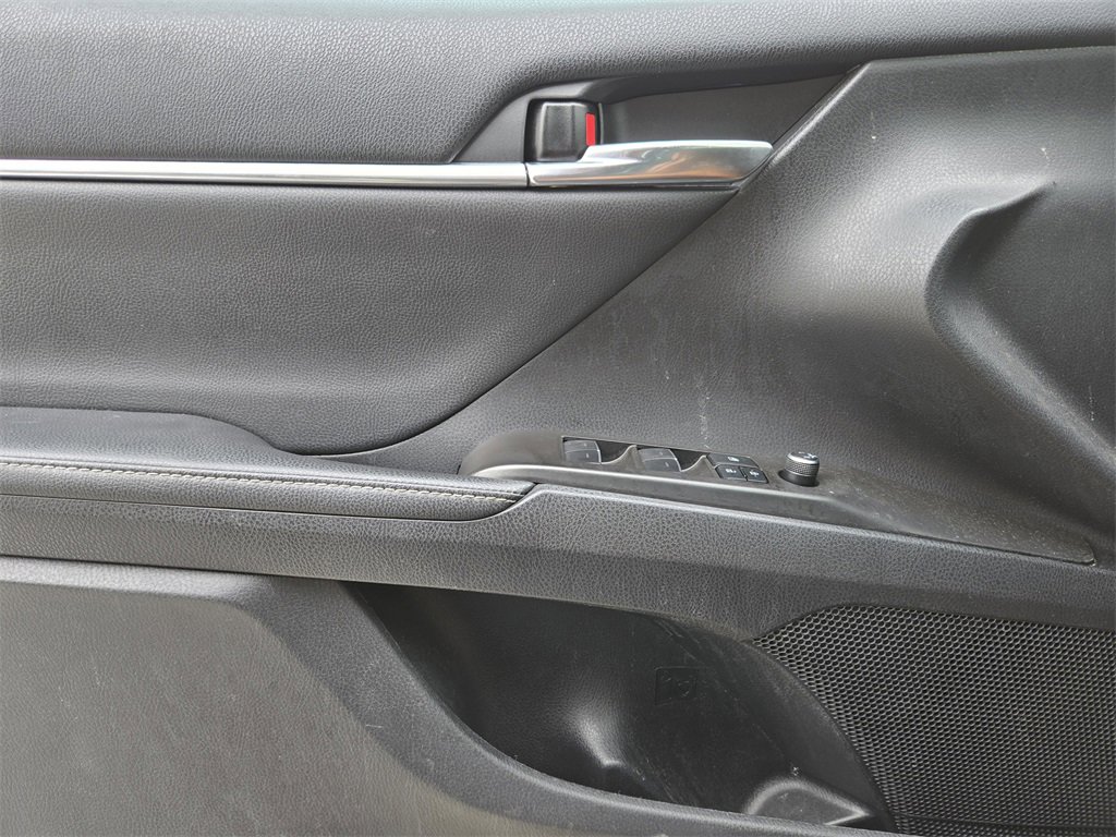 Used 2022 Toyota Camry XSE image 25