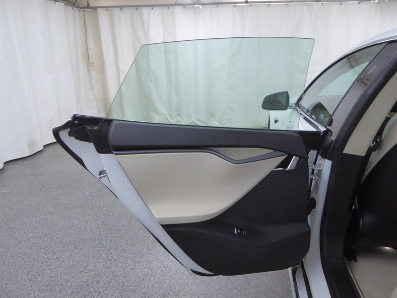 Used 2018 Tesla Model S 100D AWD/4WD image 27