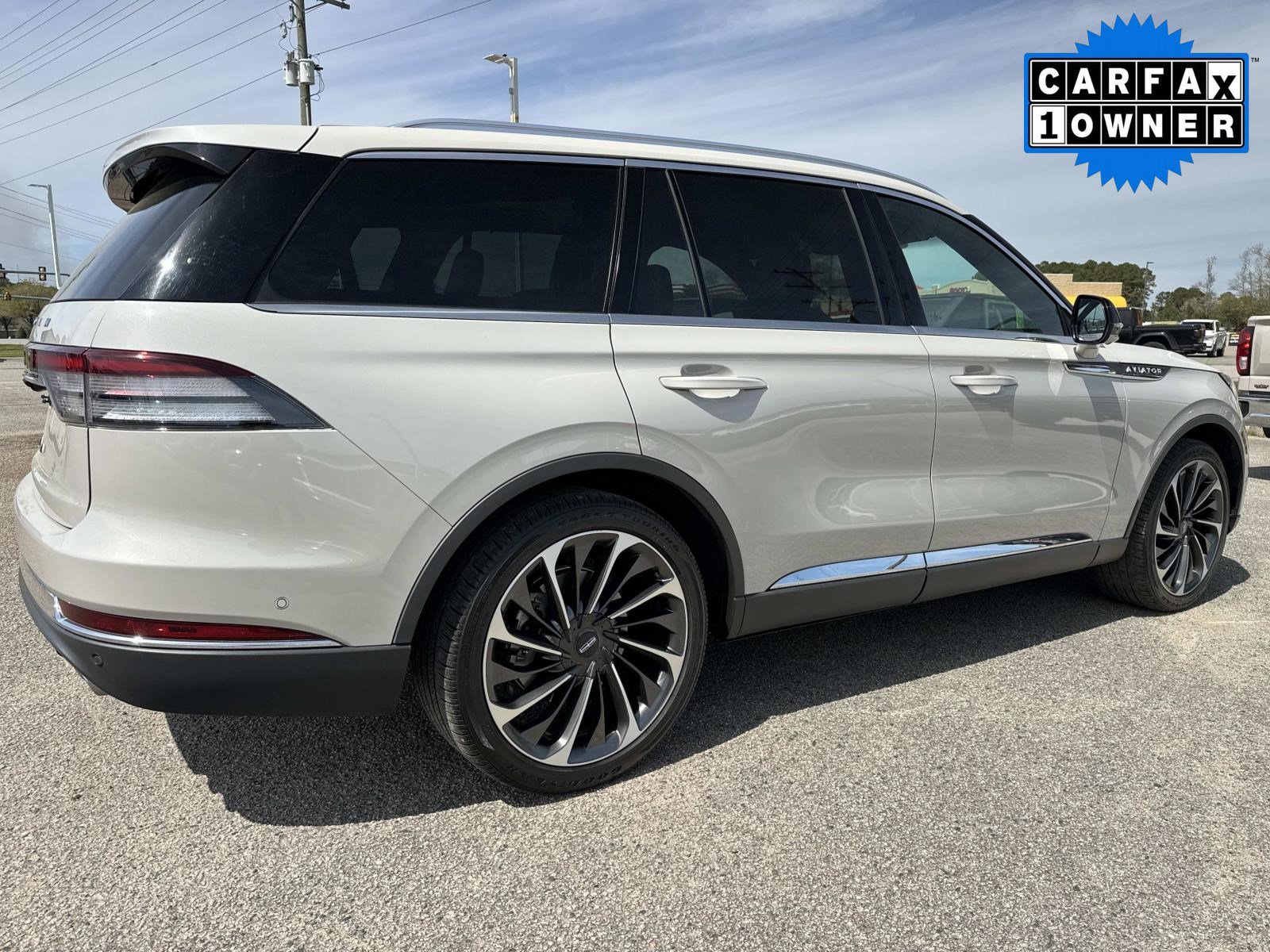 Used 2023 Lincoln Aviator Reserve w/ Equipment Group 201A RWD image 4