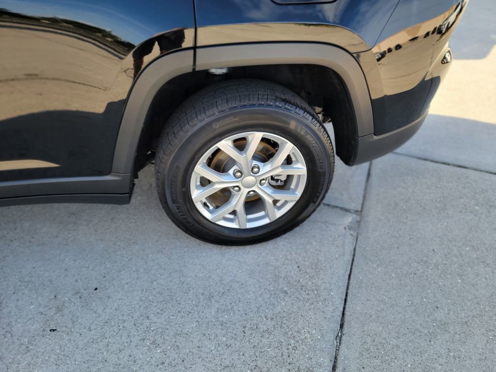 Used 2023 Jeep Grand Cherokee Limited w/ Trailer Tow Prep Group (B) RWD image 23