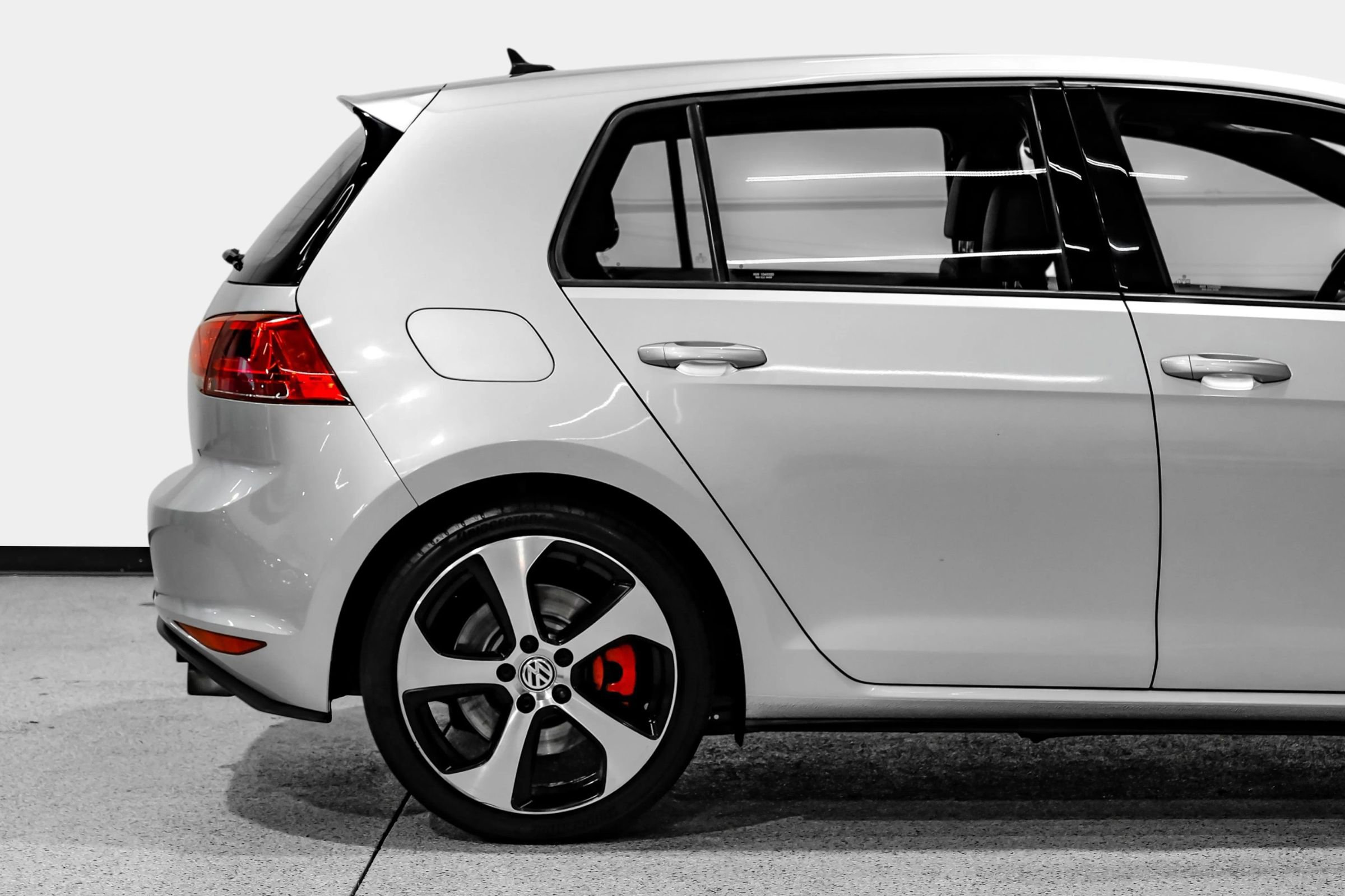 Used 2017 Volkswagen GTI SE FWD image 14