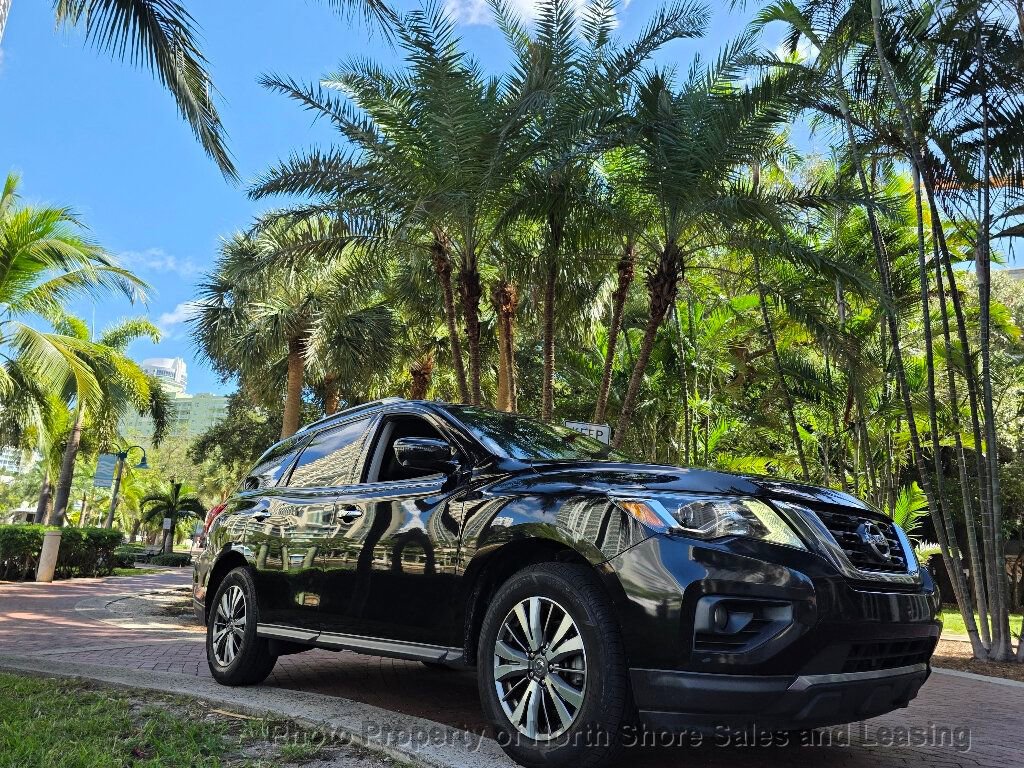 Used 2019 Nissan Pathfinder SL image 1