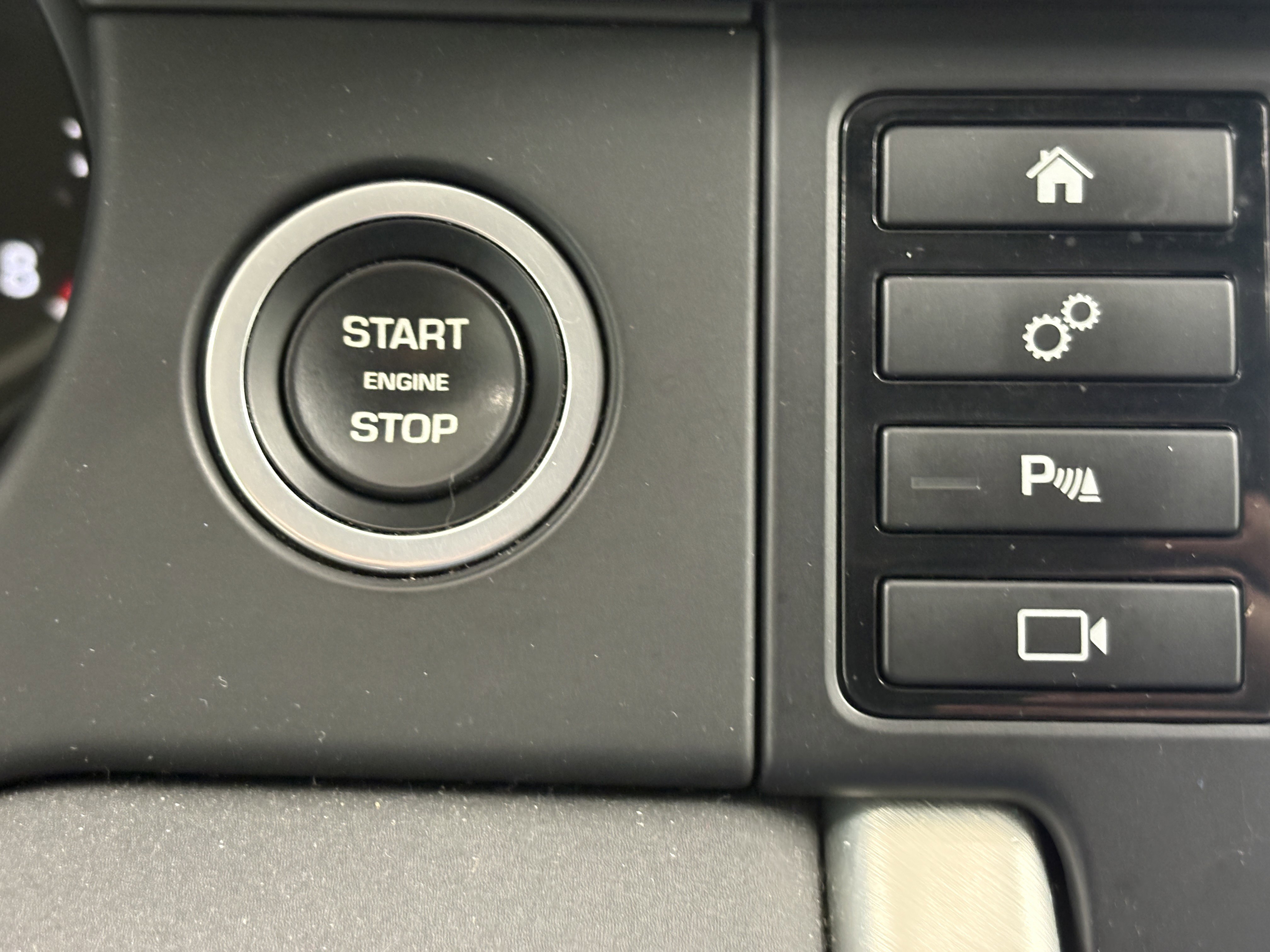 Used 2019 Land Rover Discovery Sport HSE AWD/4WD image 19