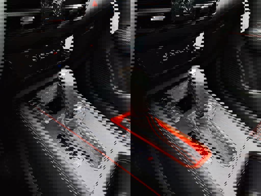 New 2025 Nissan Kicks SR image 19