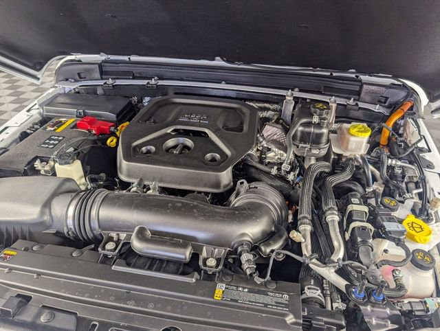 Used 2025 Jeep Wrangler Unlimited Sahara image 24