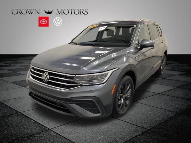 Used 2024 Volkswagen Tiguan SE AWD/4WD image 3