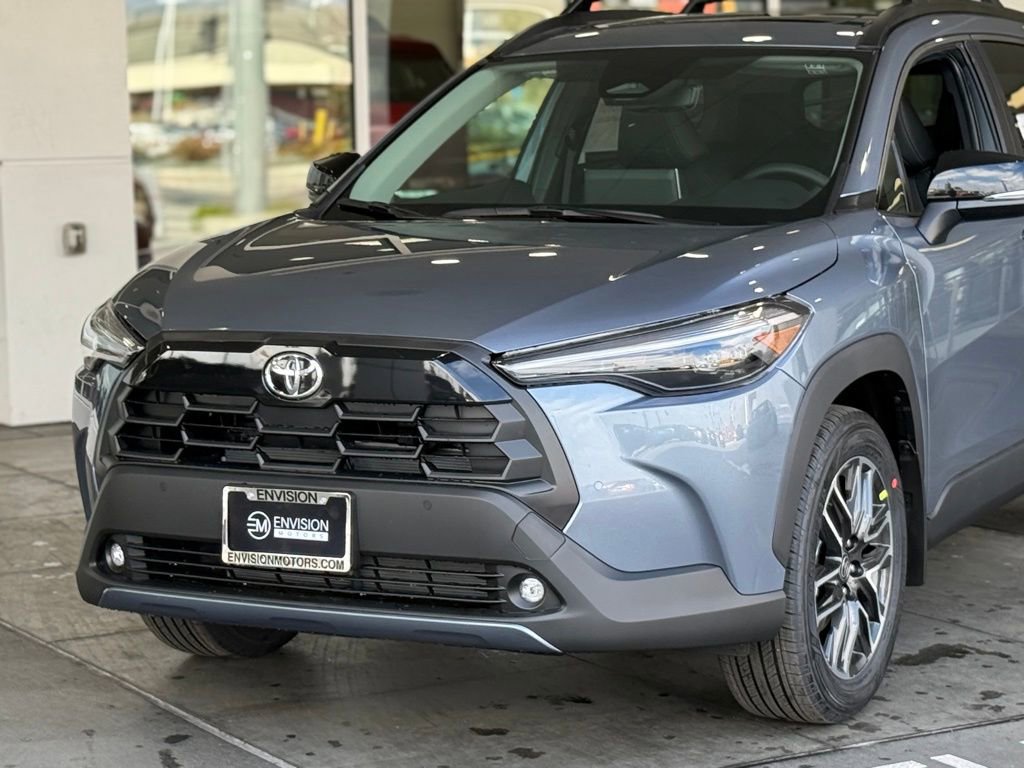 Used 2026 Toyota Corolla Cross XLE image 3