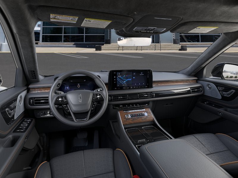 Used 2025 Lincoln Aviator Black Label w/ Jet Appearance Package AWD/4WD image 9