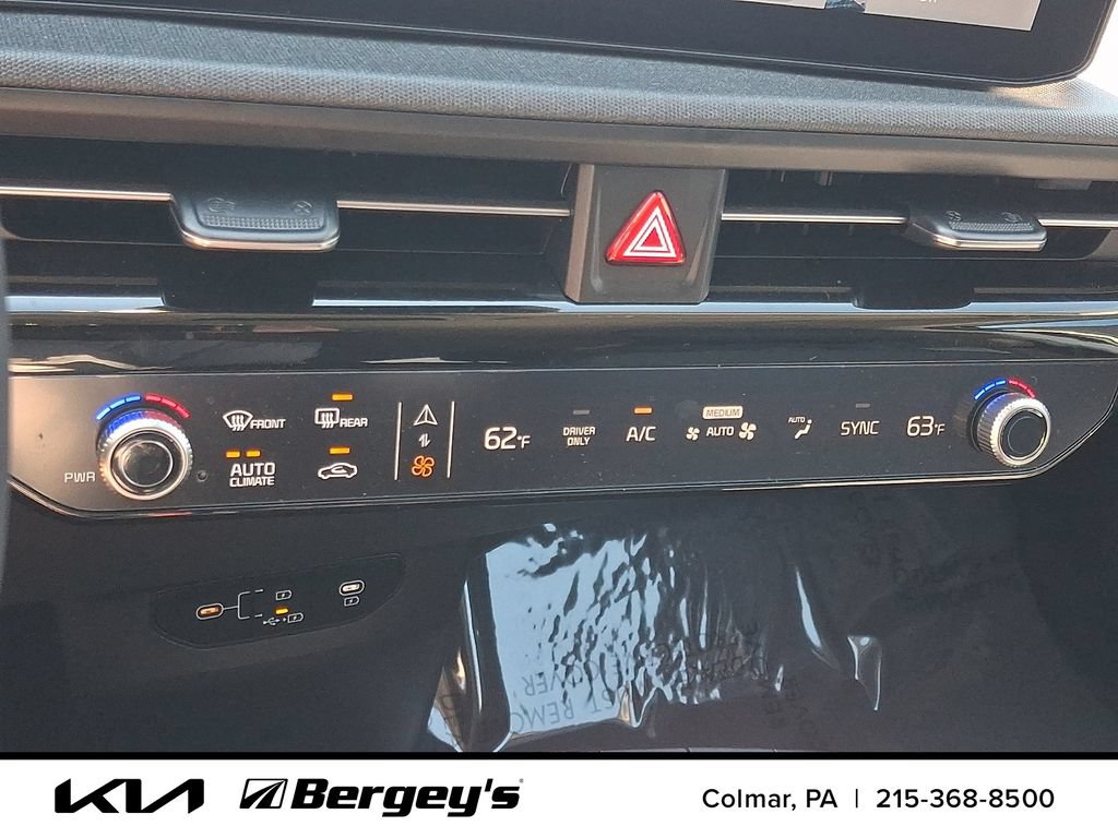 Certified 2025 Kia EV6 Light w/ Light LR Technology Package AWD/4WD image 18