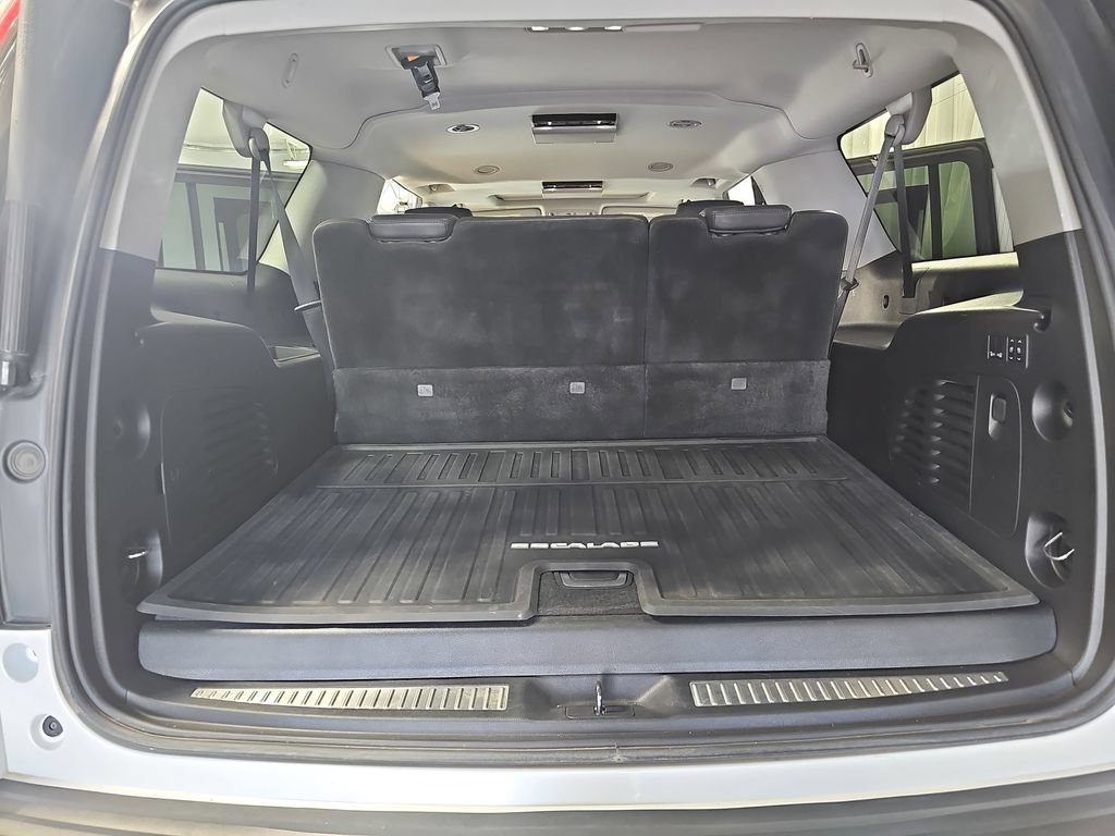 Certified 2018 Cadillac Escalade ESV Luxury AWD/4WD image 17