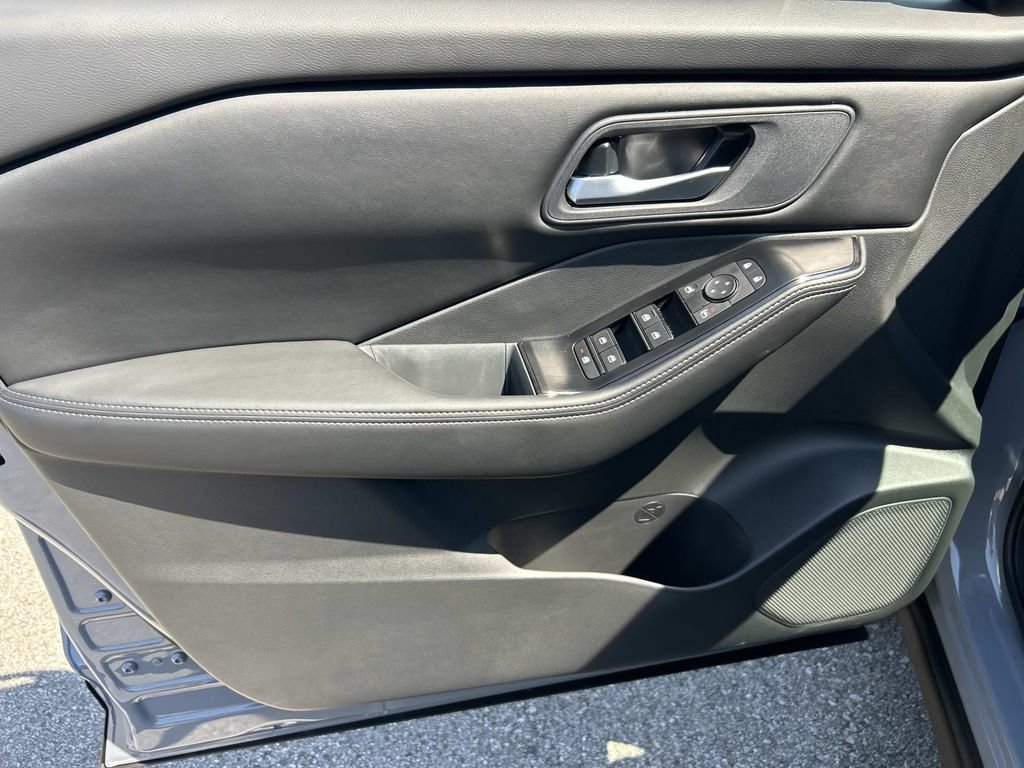 New 2026 Nissan Rogue SV AWD/4WD image 17