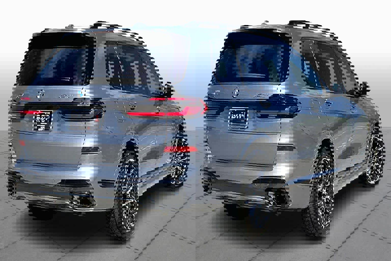 Used 2024 BMW X7 xDrive40i w/ M Sport Package AWD/4WD image 13