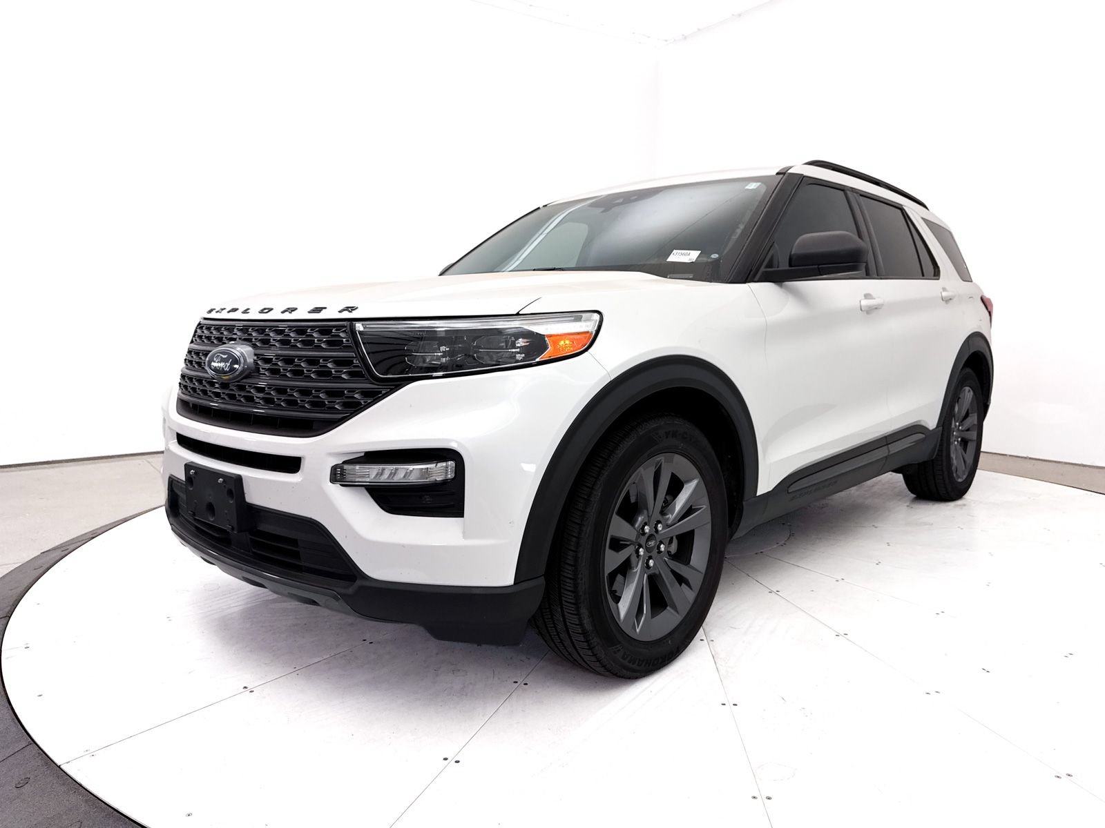 Used 2021 Ford Explorer XLT w/ Equipment Group 202A RWD image 14
