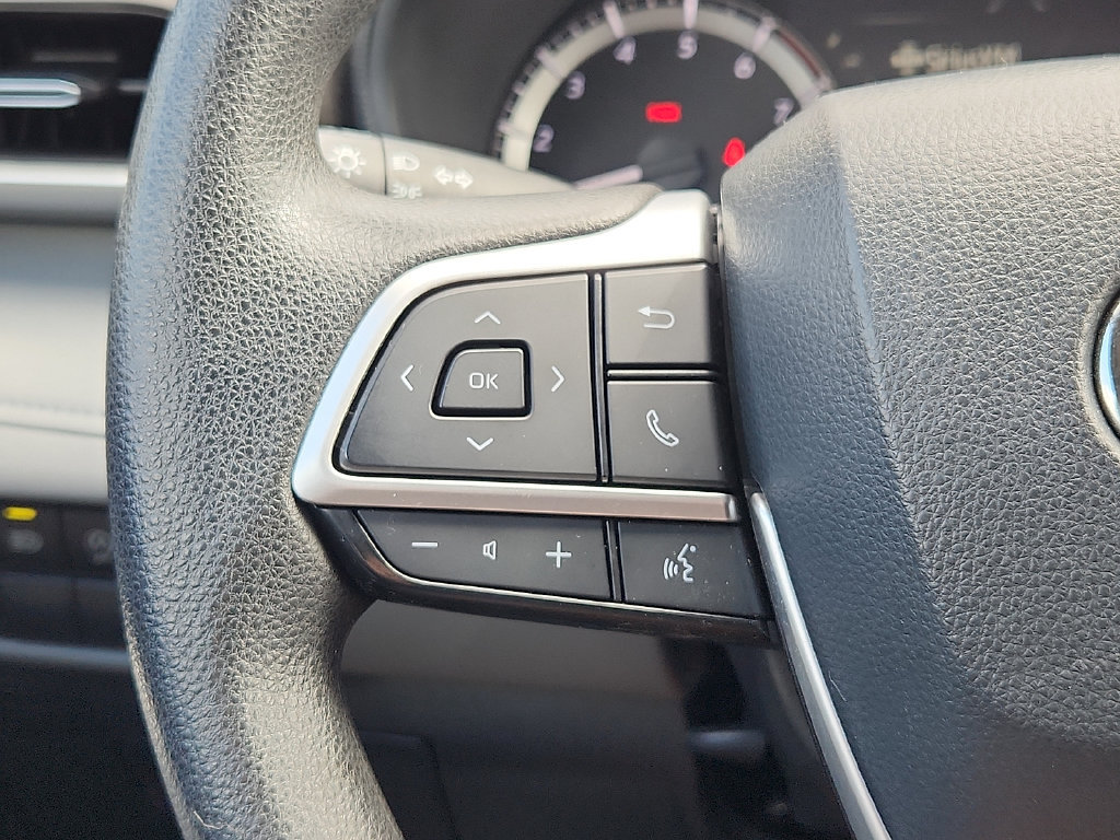 Used 2023 Toyota Highlander L FWD image 21