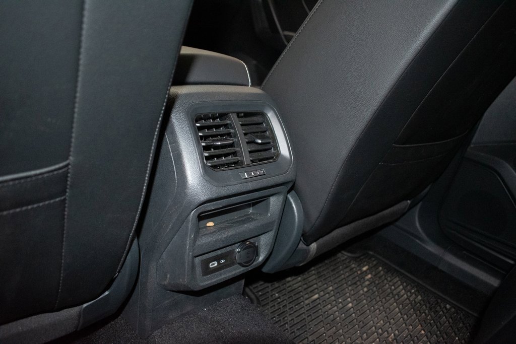 Used 2022 Volkswagen Tiguan SE R-Line image 23