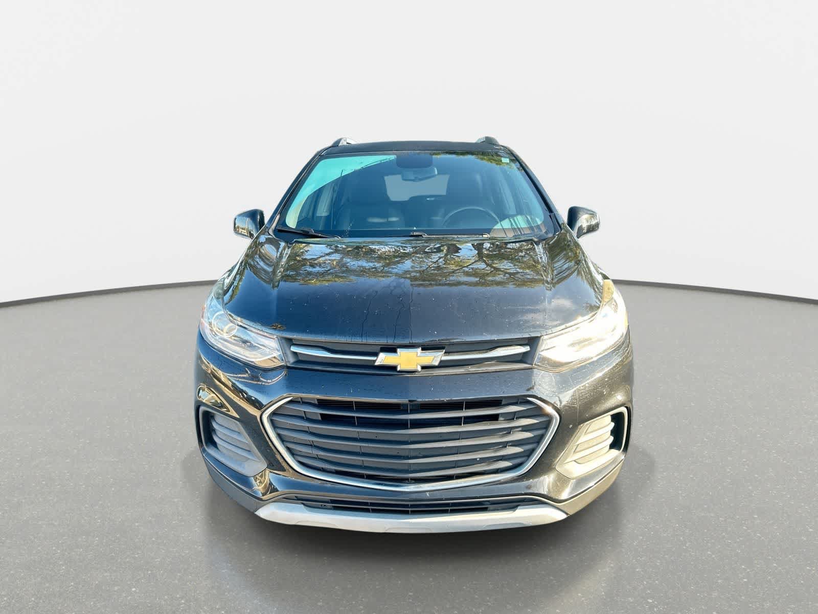 Used 2020 Chevrolet Trax LT w/ LT Convenience Package FWD image 3