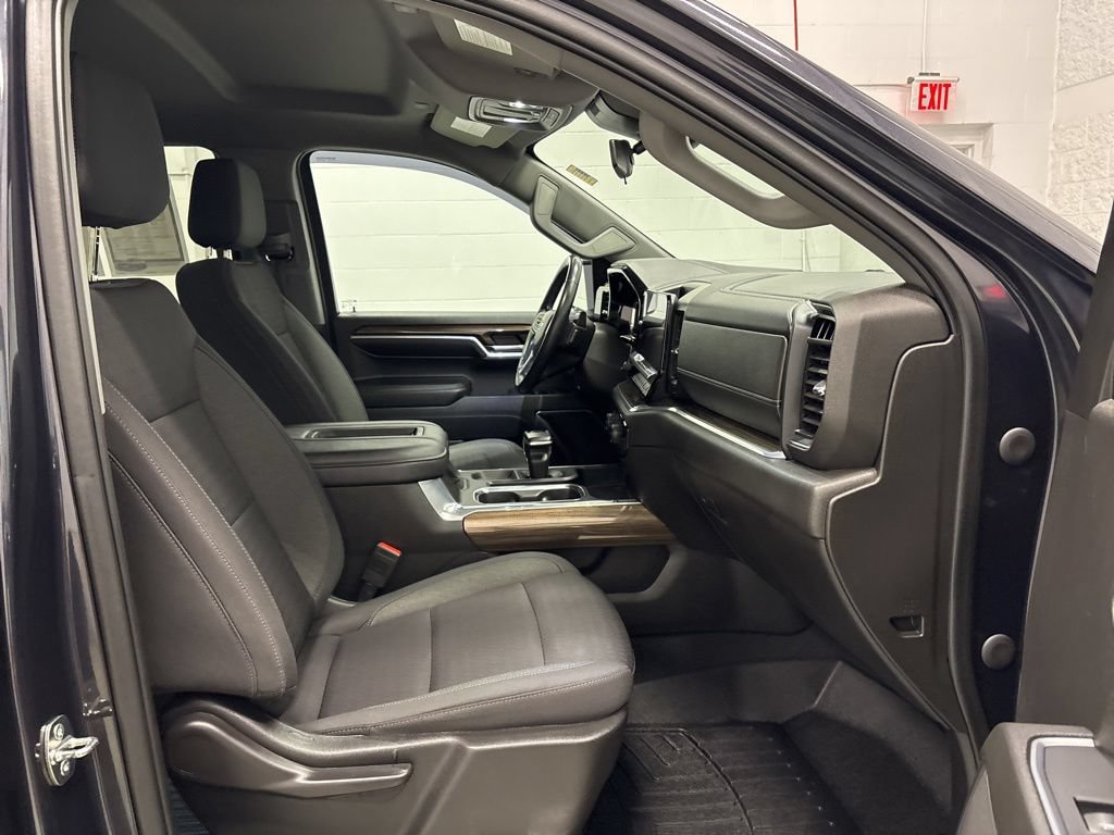 Used 2022 Chevrolet Silverado 1500 LT AWD/4WD image 36