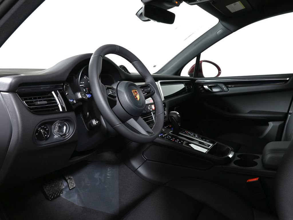 Used 2026 Porsche Macan AWD/4WD image 4