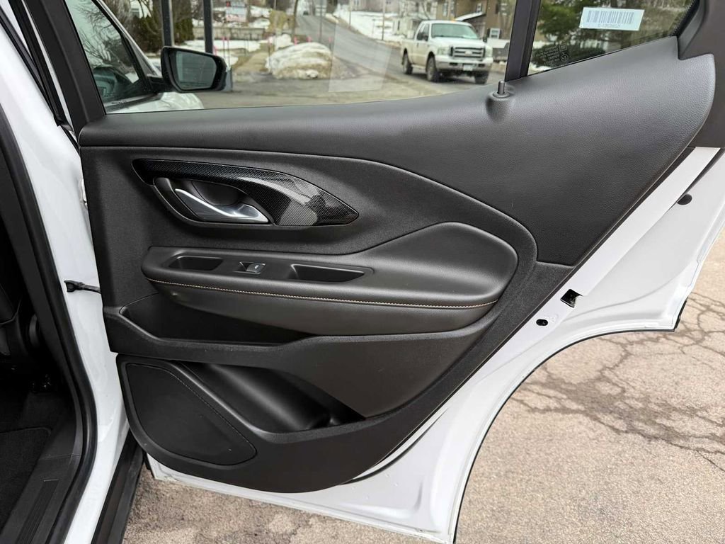 Used 2023 GMC Terrain AT4 image 34