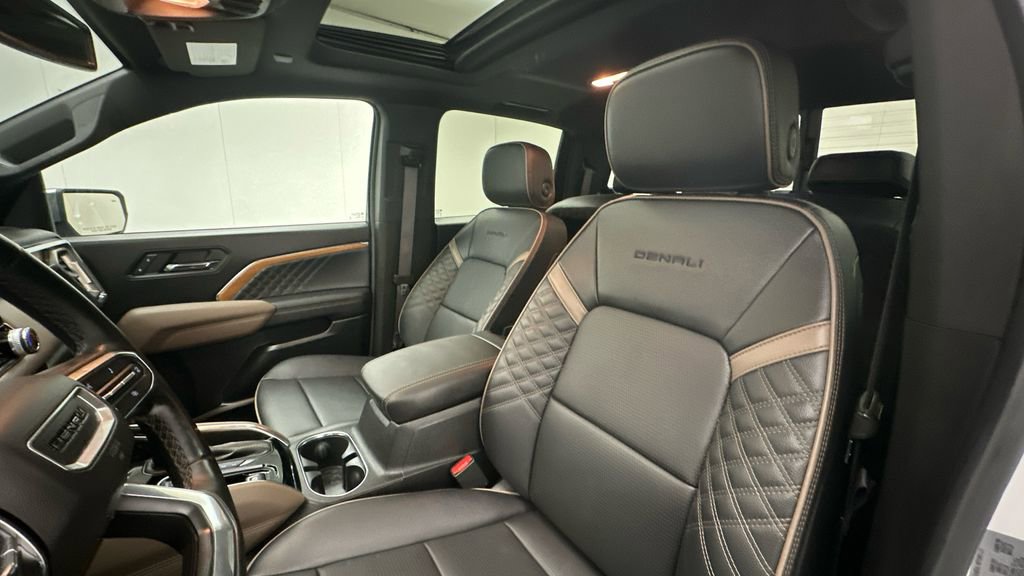 Used 2024 GMC Canyon Denali AWD/4WD image 9